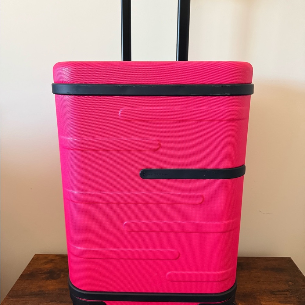 Samsara Grand Carry-on Exclusive Magenta Luggage Bag